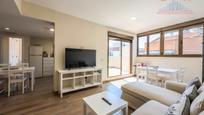 Sala d'estar de Àtic de lloguer en  Madrid Capital amb Aire condicionat, Calefacció i Parquet