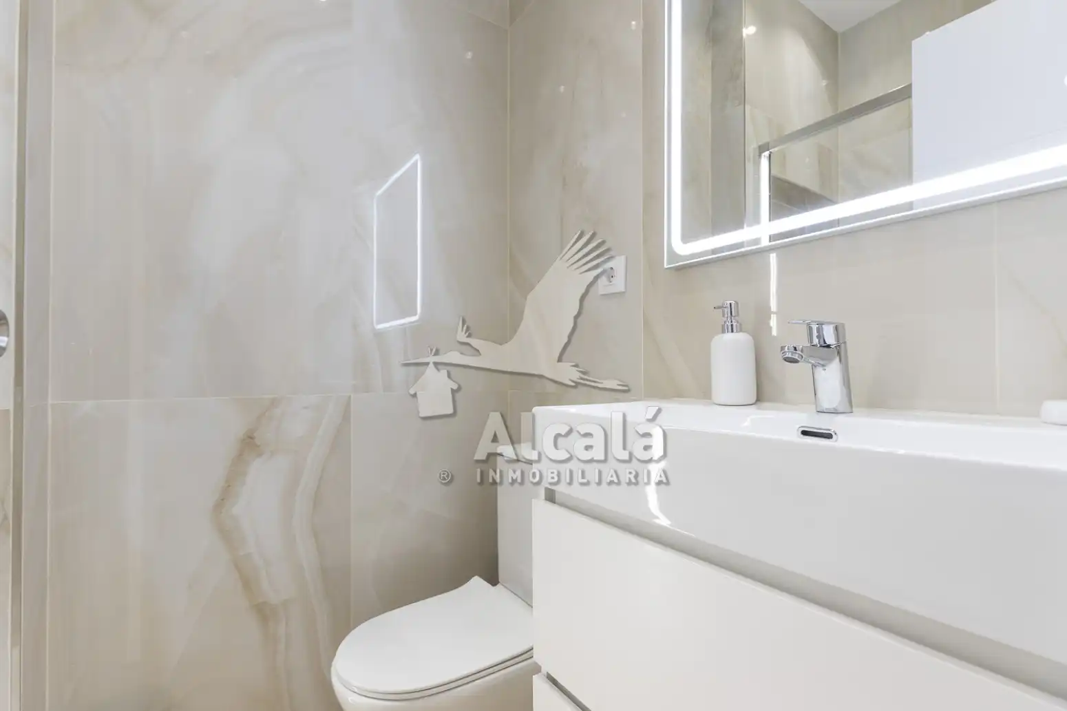 Baño de Piso en venta en Azuqueca de Henares con Aire acondicionado, Jardín privado y Domótica