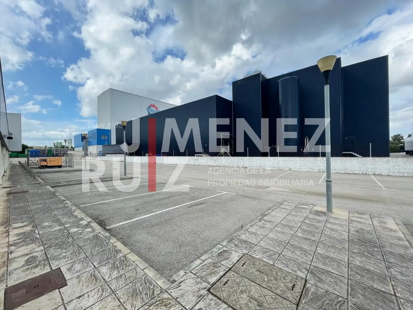 Exterior view of Office for sale in El Puerto de Santa María