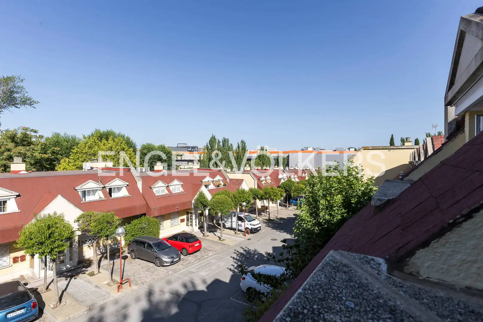 Terrassa de Casa adosada de lloguer en La Moraleja amb Aire condicionat, Calefacció i Jardí privat
