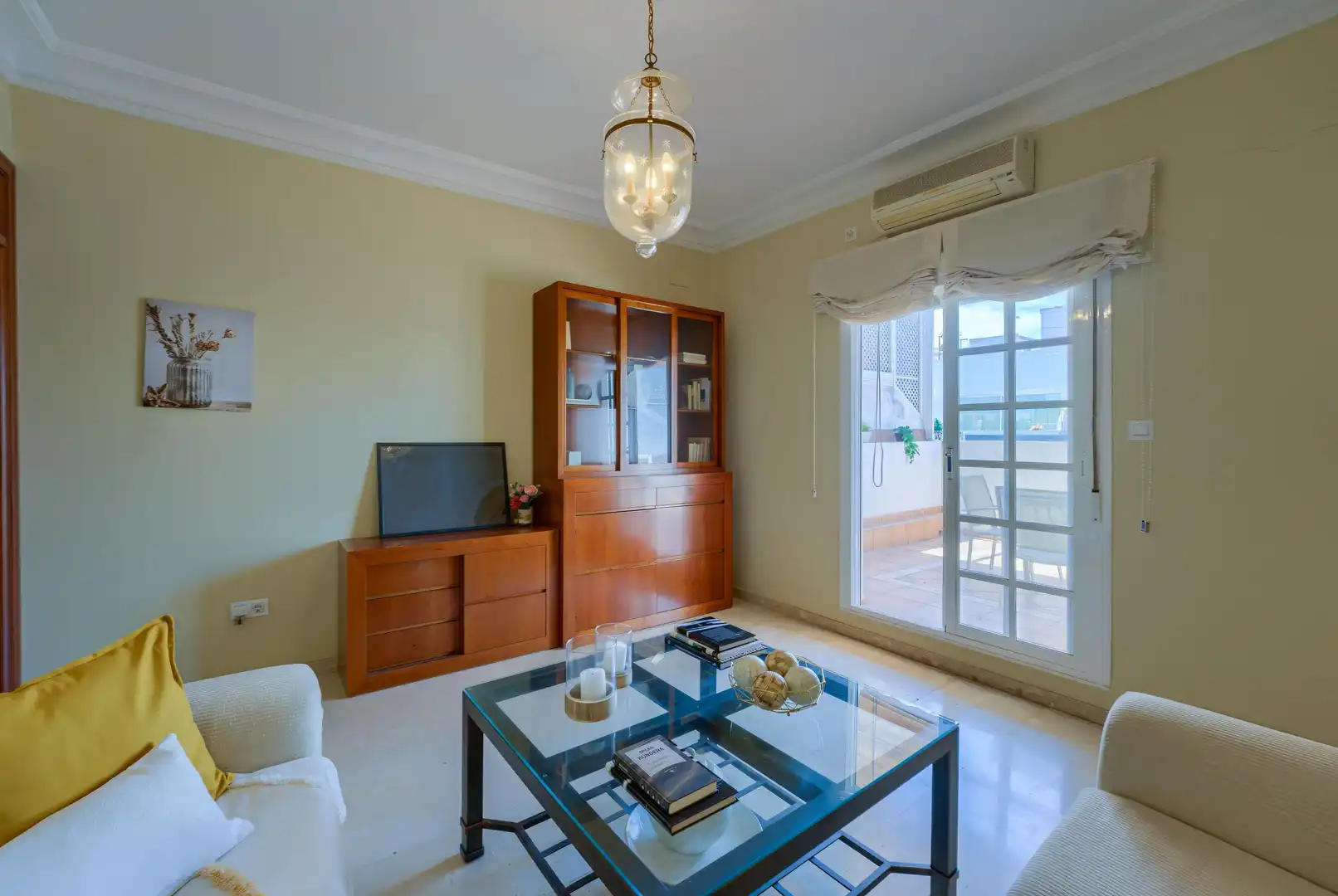 Sala de estar de Apartamento en venta en Sevilla con Alarma
