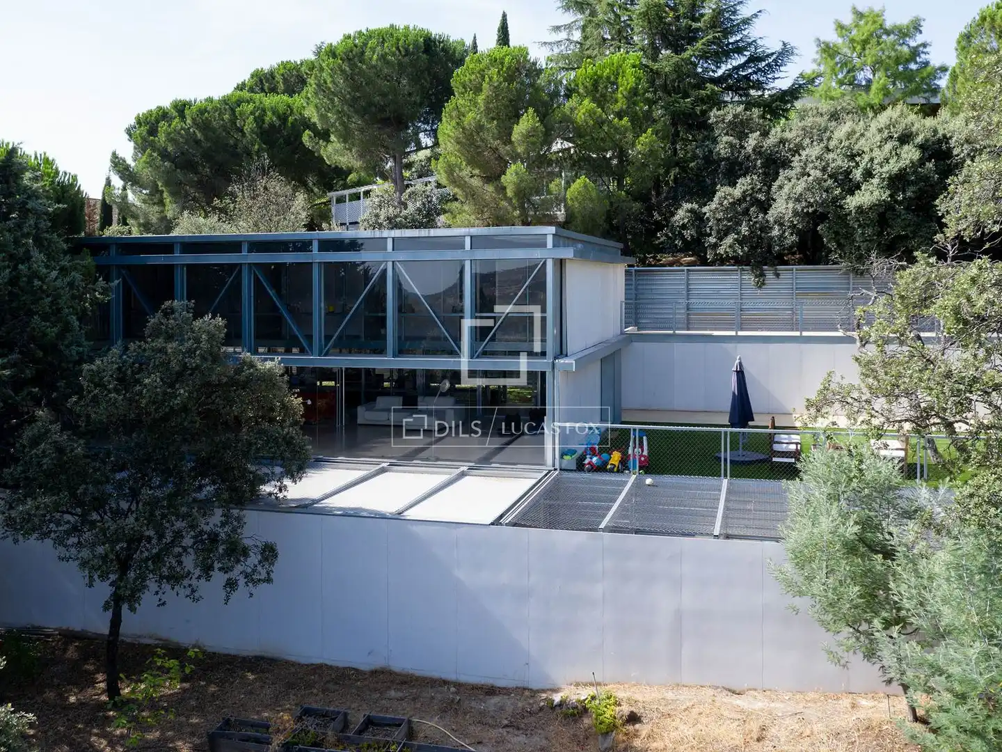 Vista exterior de Casa o xalet de lloguer en Las Rozas de Madrid amb Aire condicionat, Calefacció i Jardí privat