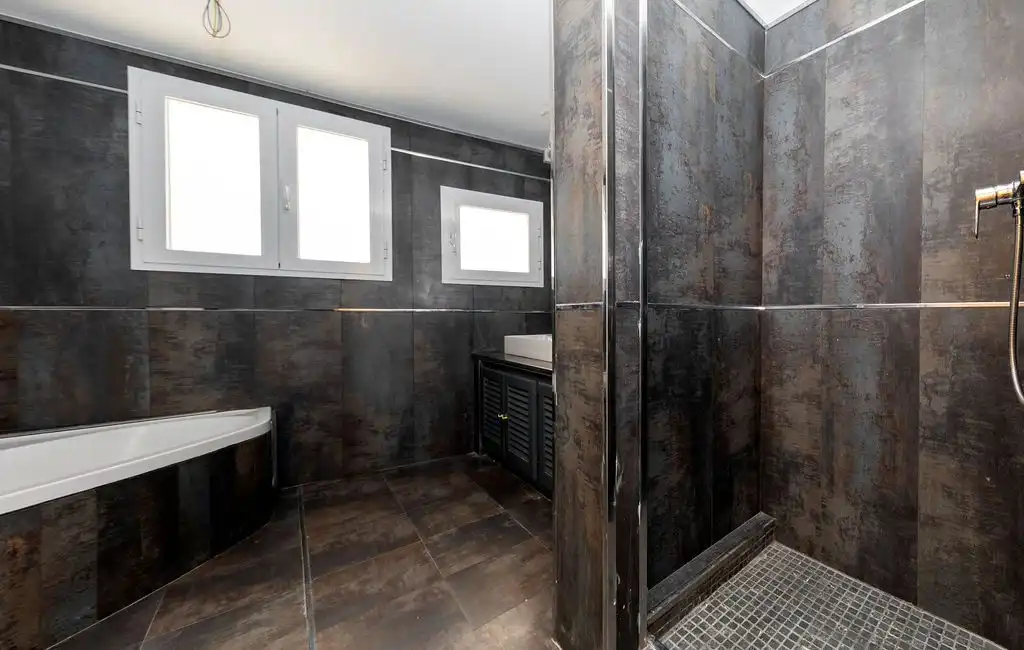 Baño de Casa o chalet en venta en Benahavís con Aire acondicionado, Calefacción y Jardín privado