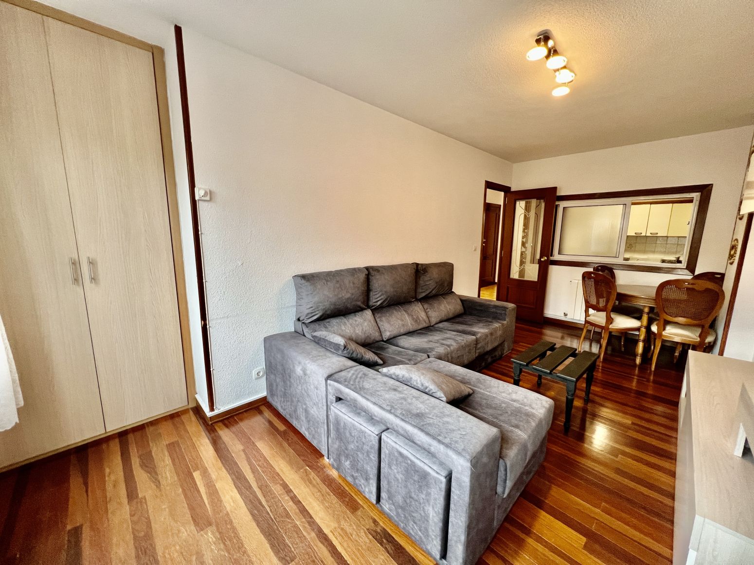 Sala d'estar de Pis de lloguer en Medio Cudeyo amb Calefacció, Parquet i Terrassa