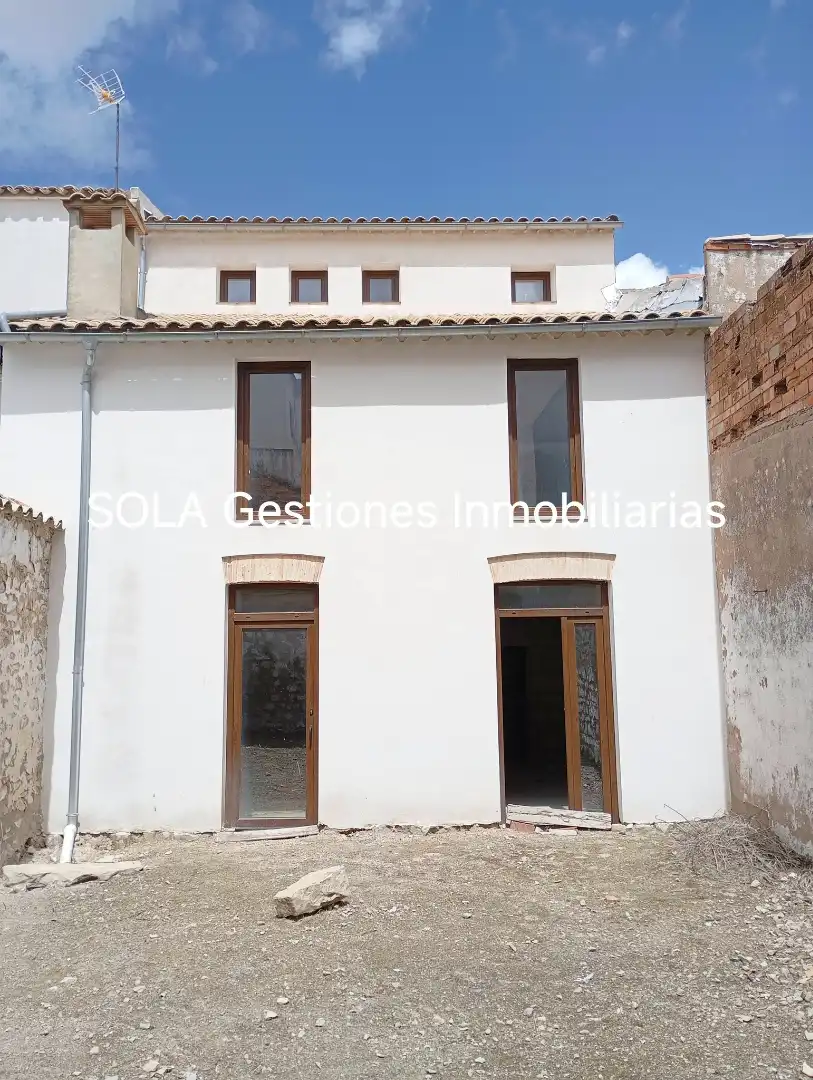 Casa con terraza en venta en Sabiote, imagen 2