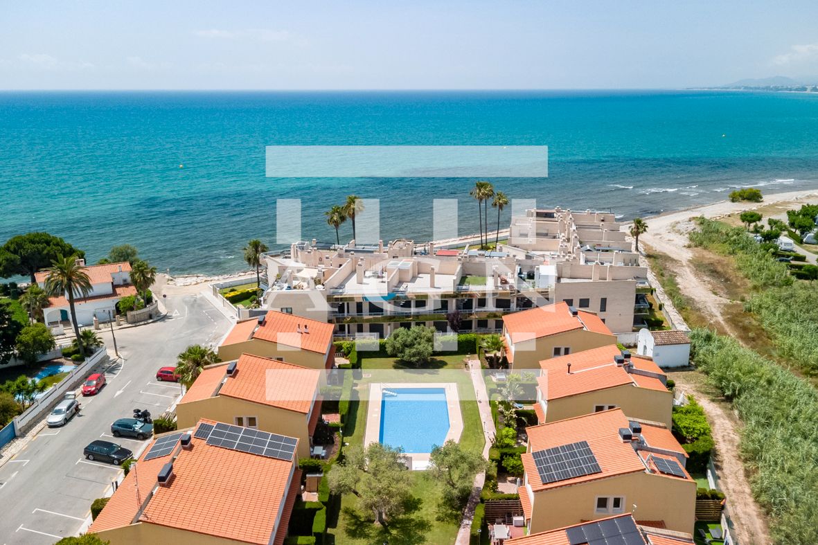 Exterior view of Single-family semi-detached for sale in Mont-roig del Camp  with Air Conditioner, Private garden and Terrace