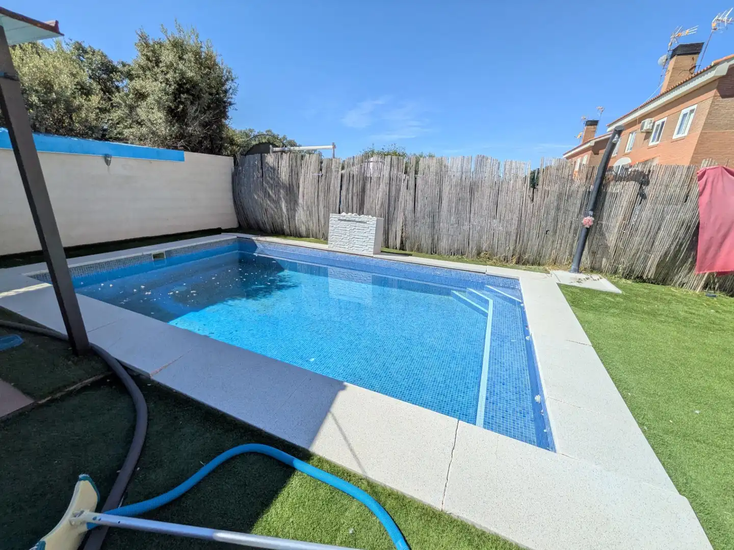 Semi-detached house with pool for sale in Pioz, imagen 2