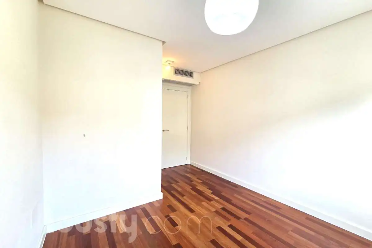 Flat for rent in Madrid  with Air Conditioner, Heating and Storage room