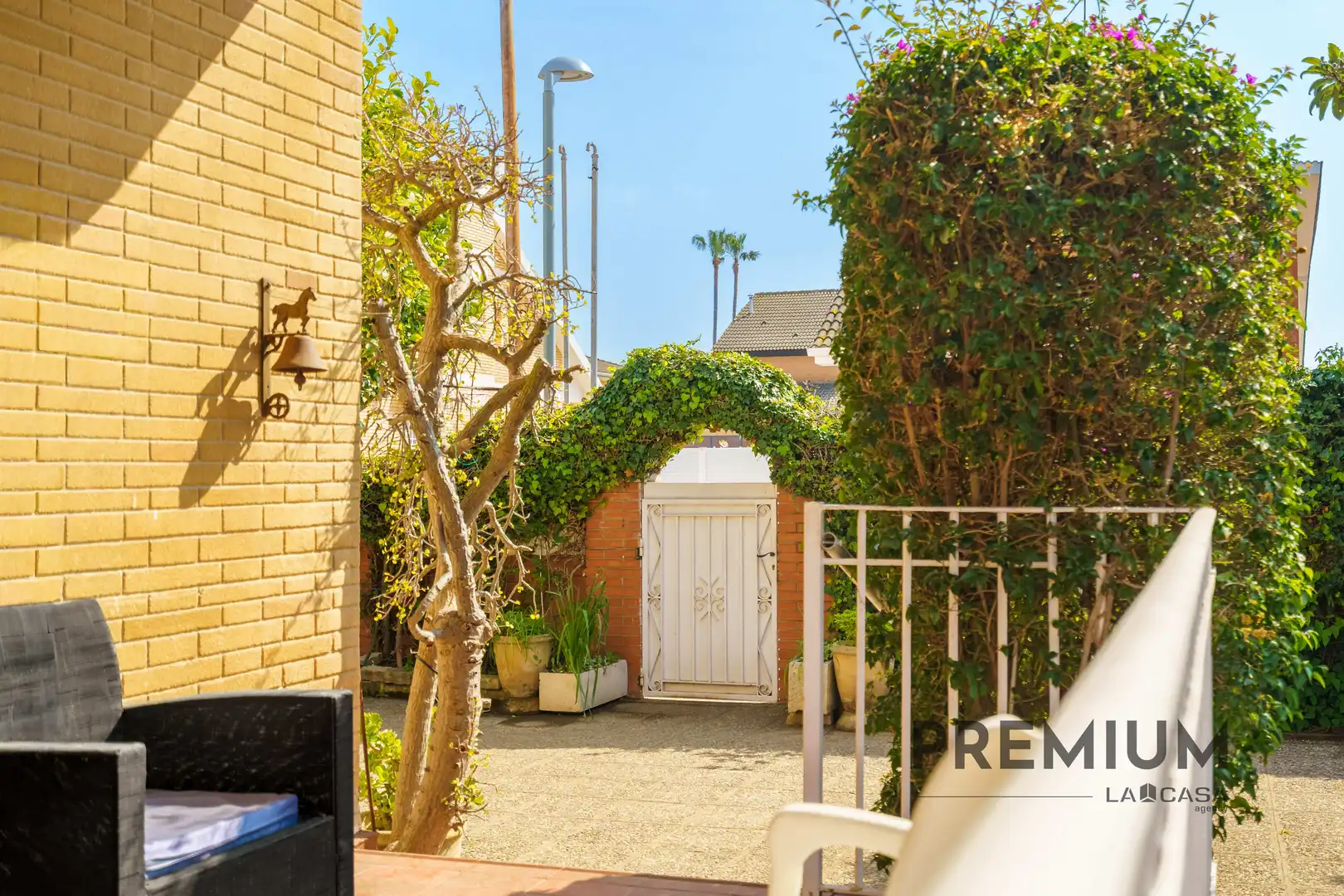 Vista exterior de Casa o xalet en venda en Castelldefels amb Terrassa i Balcó
