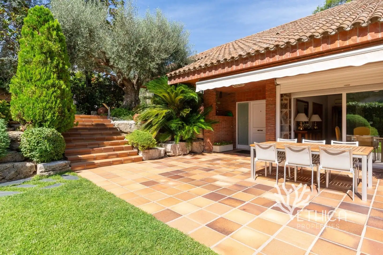 Jardí de Casa o xalet en venda en Cerdanyola del Vallès amb Aire condicionat, Calefacció i Jardí privat