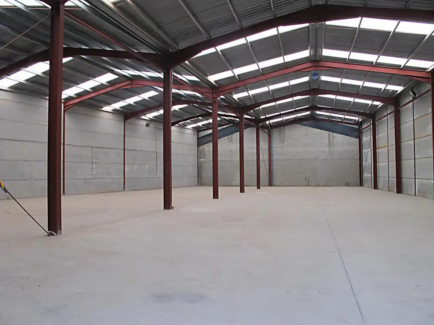 Industrial buildings for rent in Cabanes