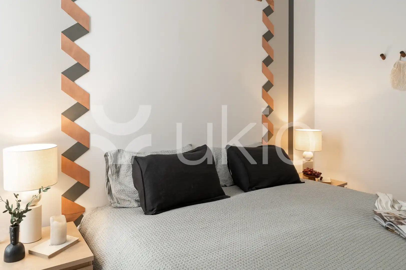 Dormitori de Apartament de lloguer en Madrid amb Aire condicionat, Calefacció i Moblat