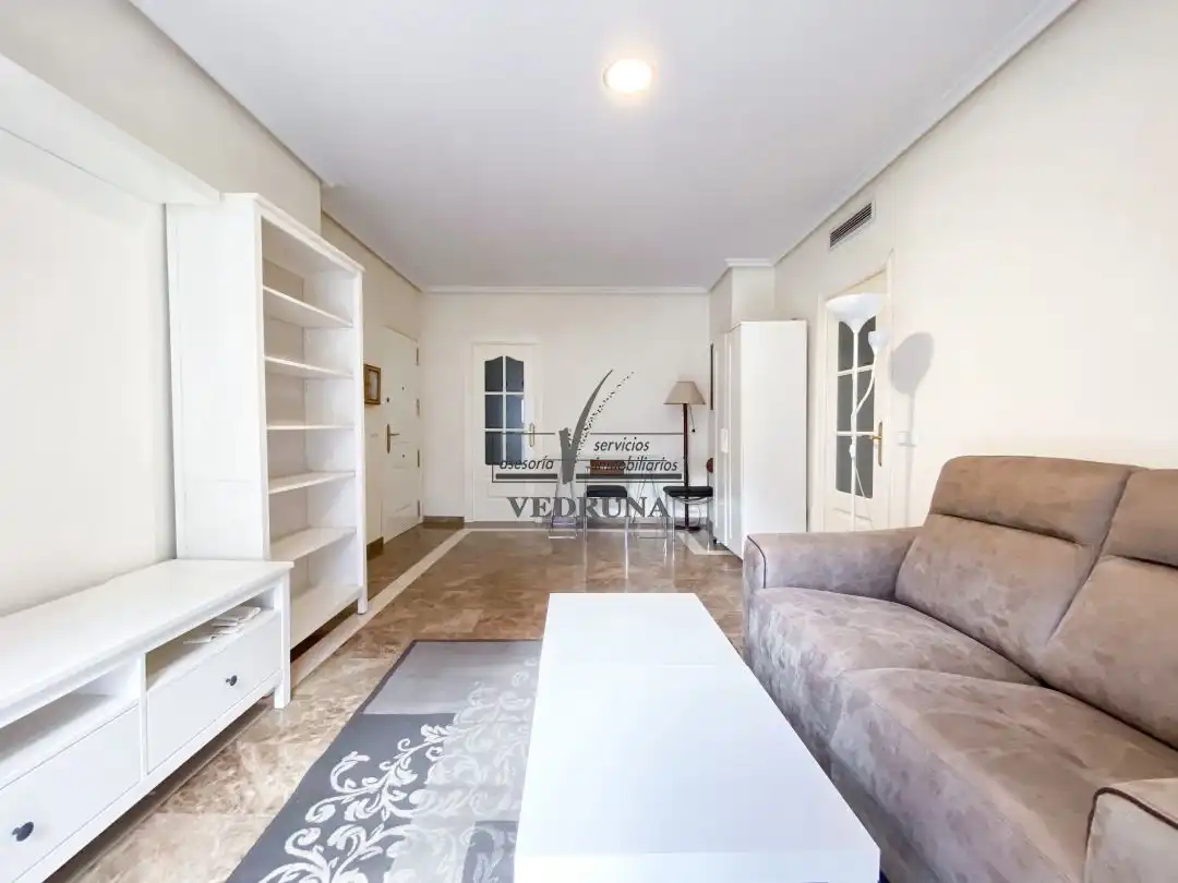 Flat for rent in Calle La Paz, Paseo Sagasta