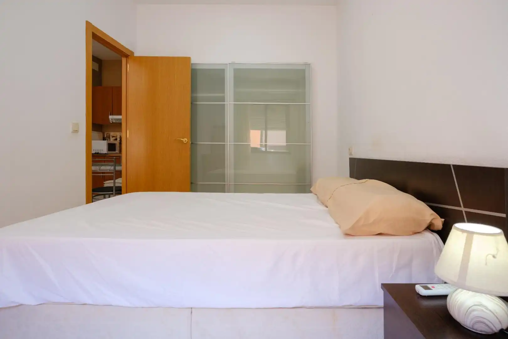 Dormitori de Apartament de lloguer en Sevilla amb Aire condicionat, Jardí privat i Moblat
