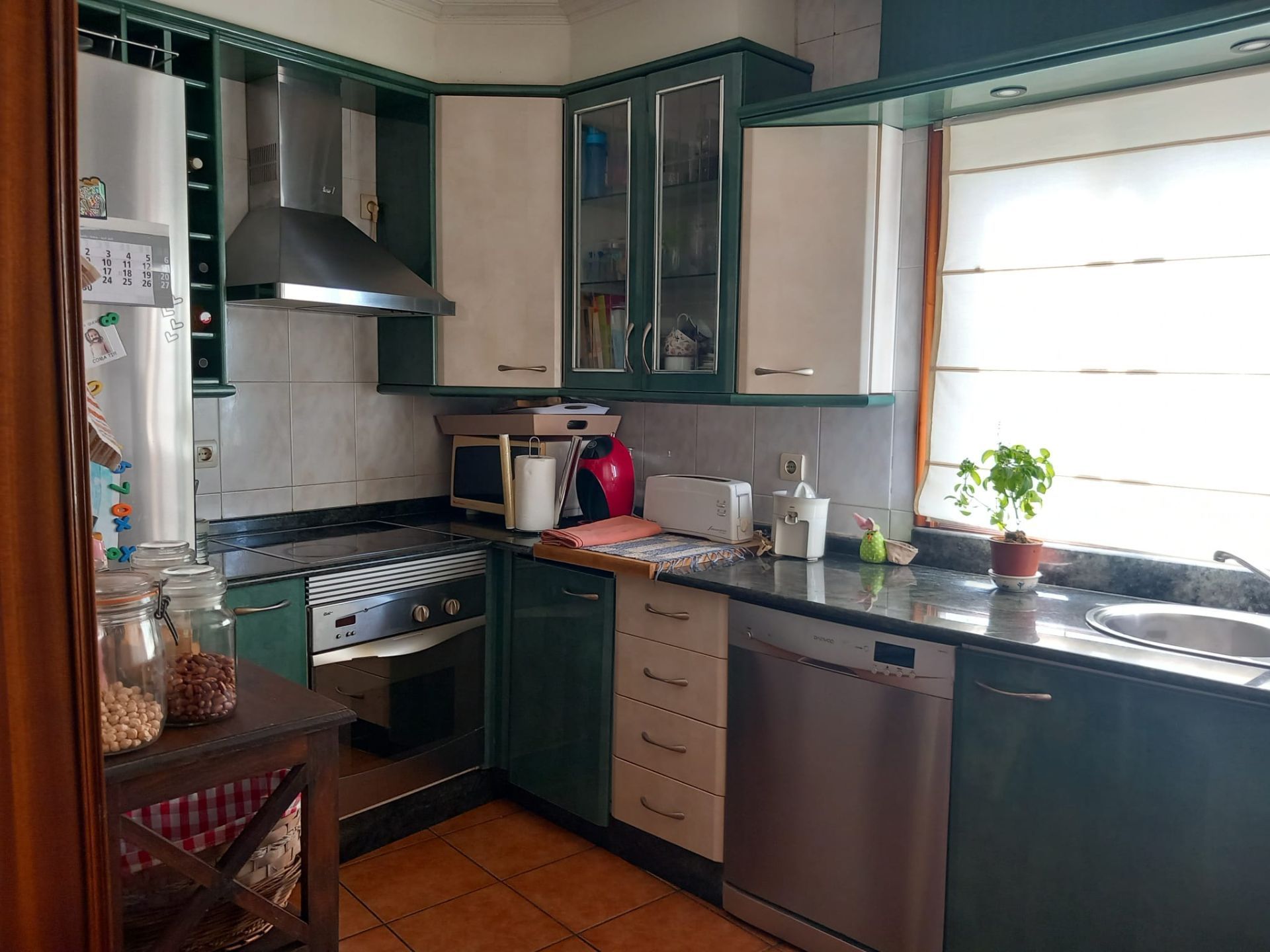 Cuina de Casa o xalet en venda en Vigo  amb Aire condicionat, Calefacció i Jardí privat