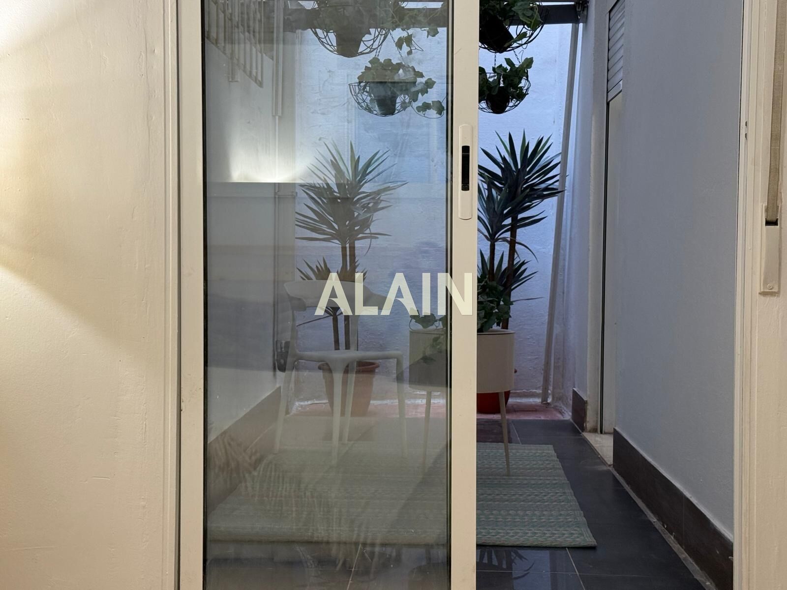 Flat for sale in  Valencia Capital  with Terrace