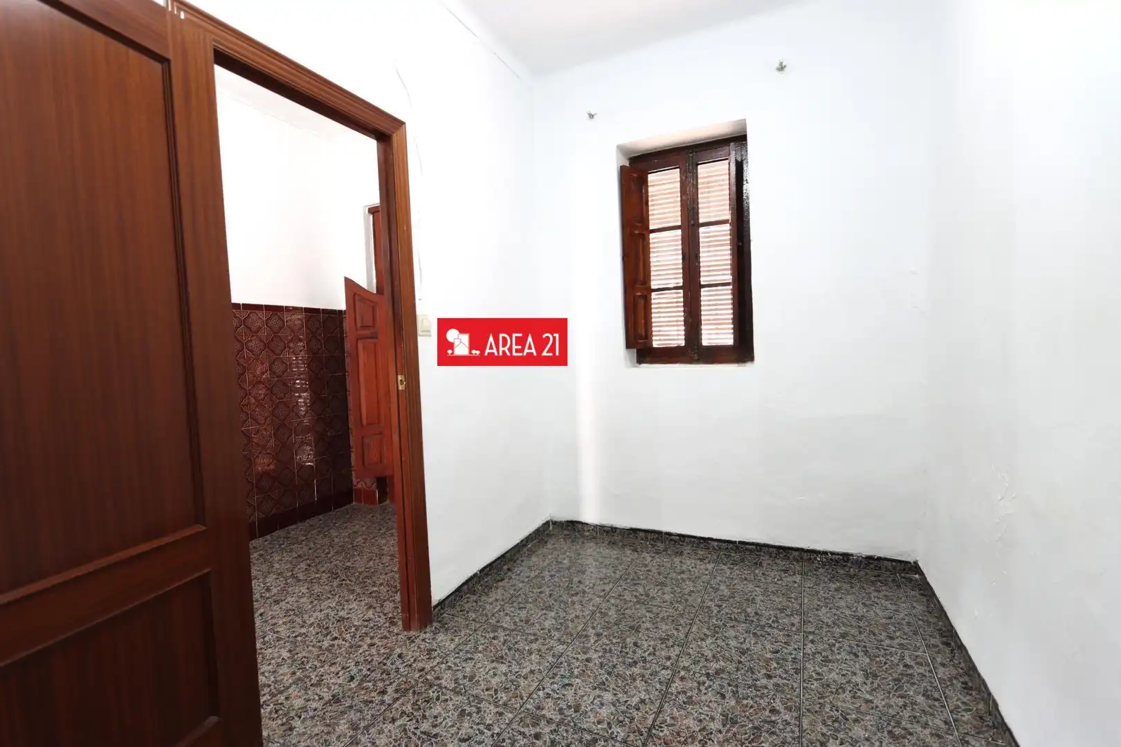 Houses for sale in La Pobla de Vallbona  with Terrace and Storage room