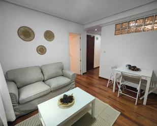 Sala d'estar de Apartament de lloguer en  Sevilla Capital amb Aire condicionat