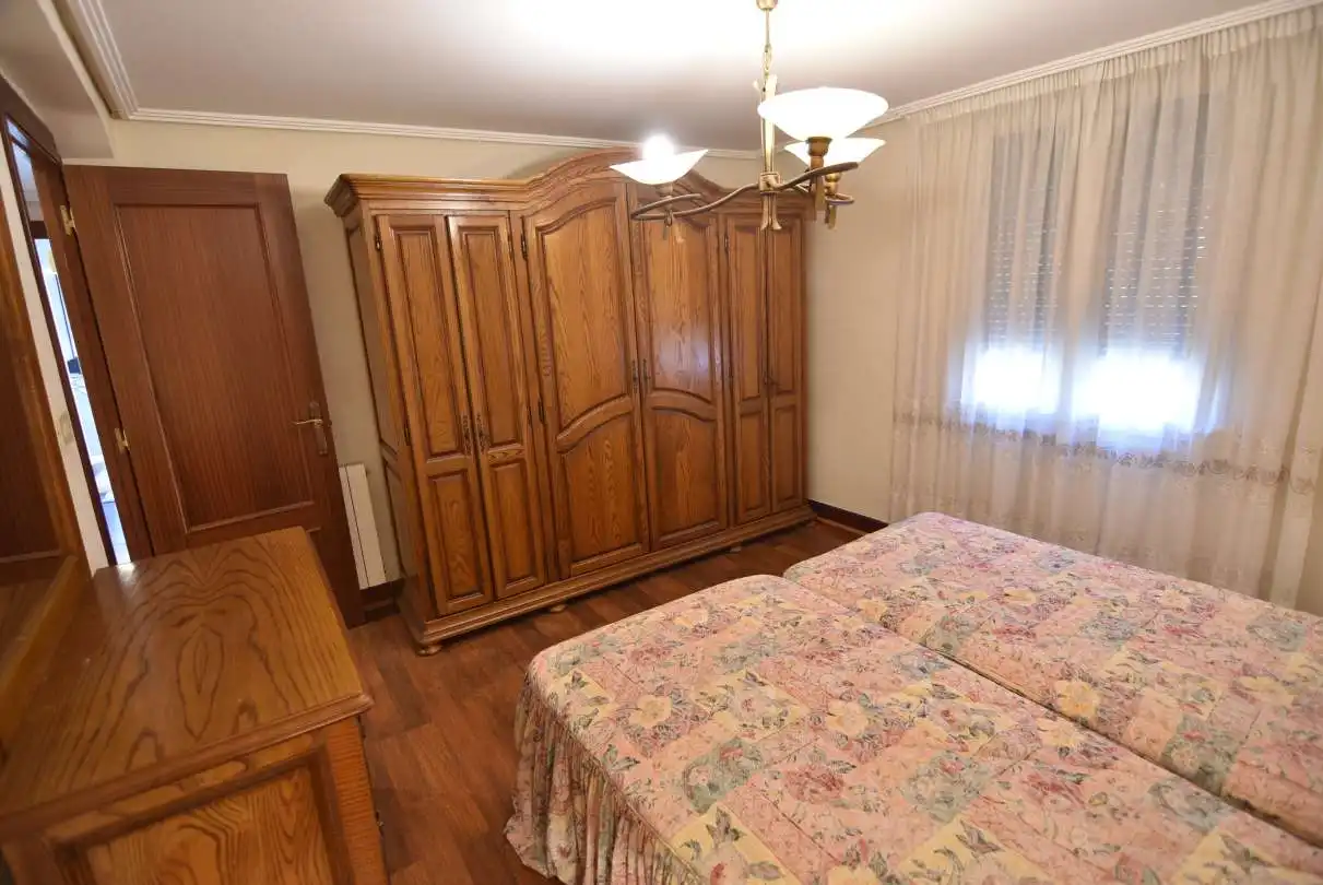 Schlafzimmer von Wohnung zum Verkauf in Bergara mit Heizung, Möbliert und Balkon