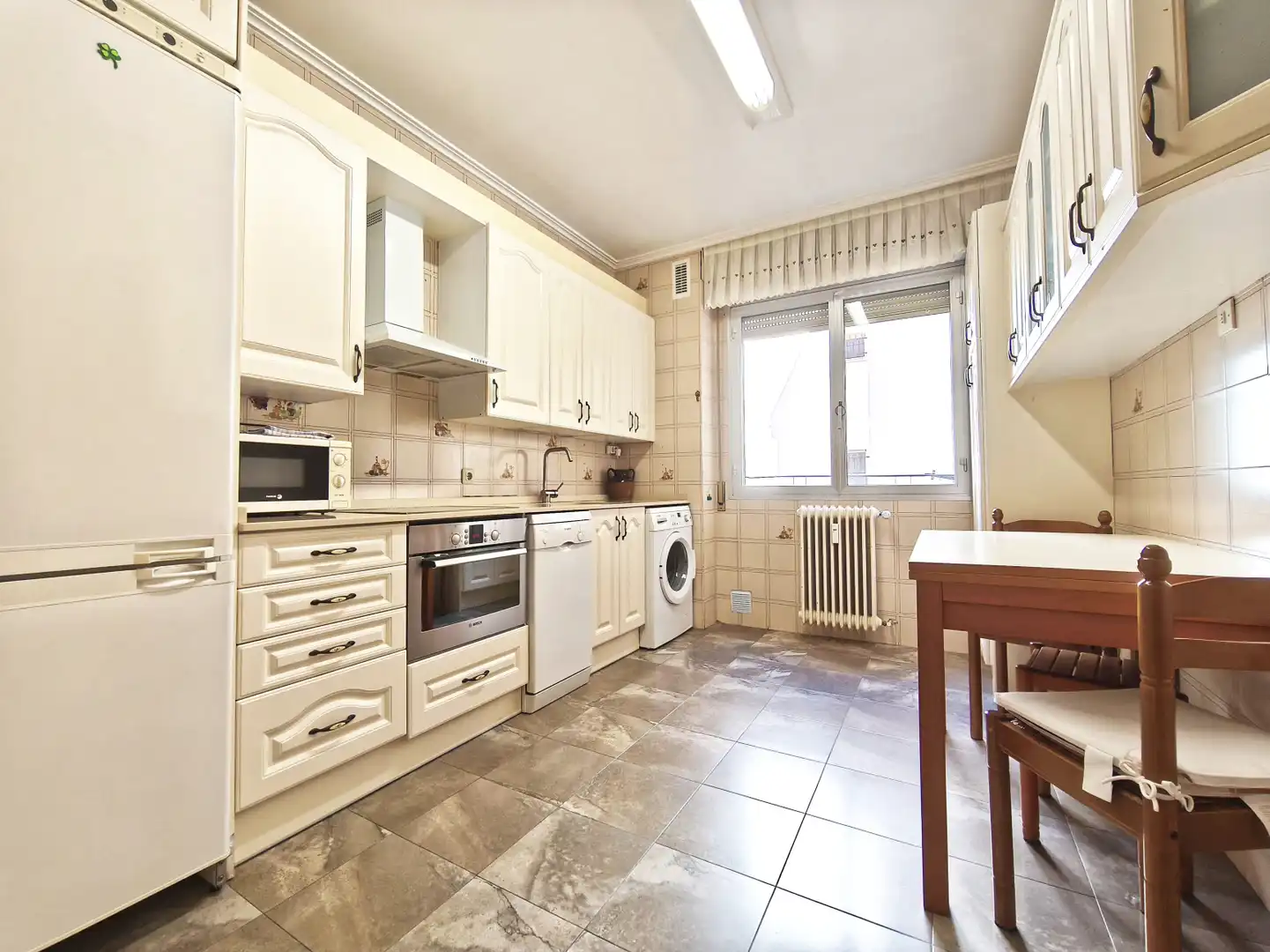 Cuina de Pis en venda en  Logroño amb Calefacció, Parquet i Terrassa