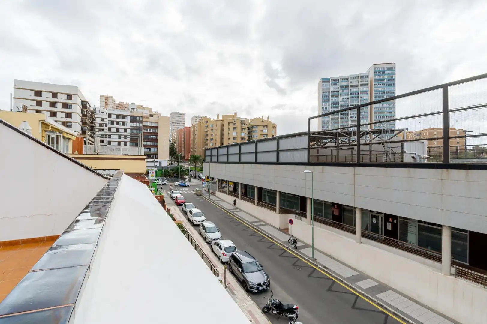 Vista exterior de Casa adosada en venda en Las Palmas de Gran Canaria amb Jardí privat, Parquet i Terrassa