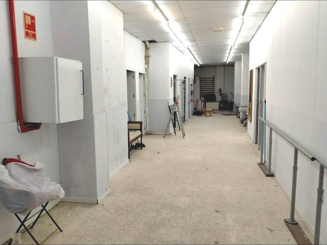 Local comercial en Alquiler en Barrio de Benicalap