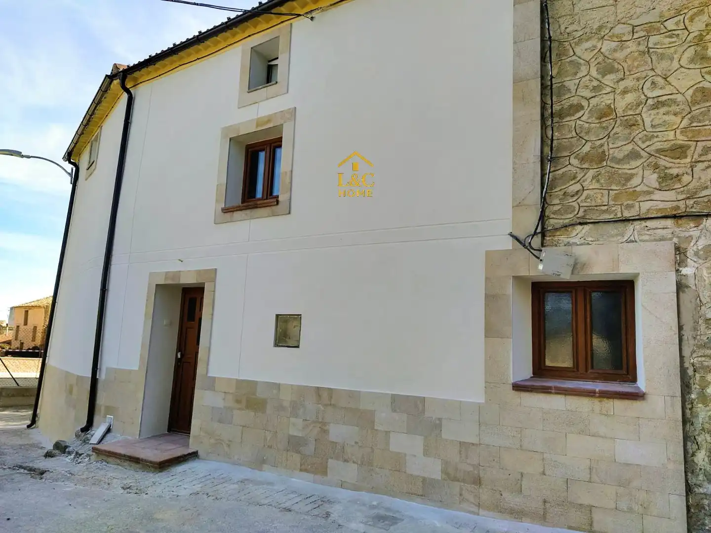 Vista exterior de Casa o xalet en venda en Almazul amb Jardí privat