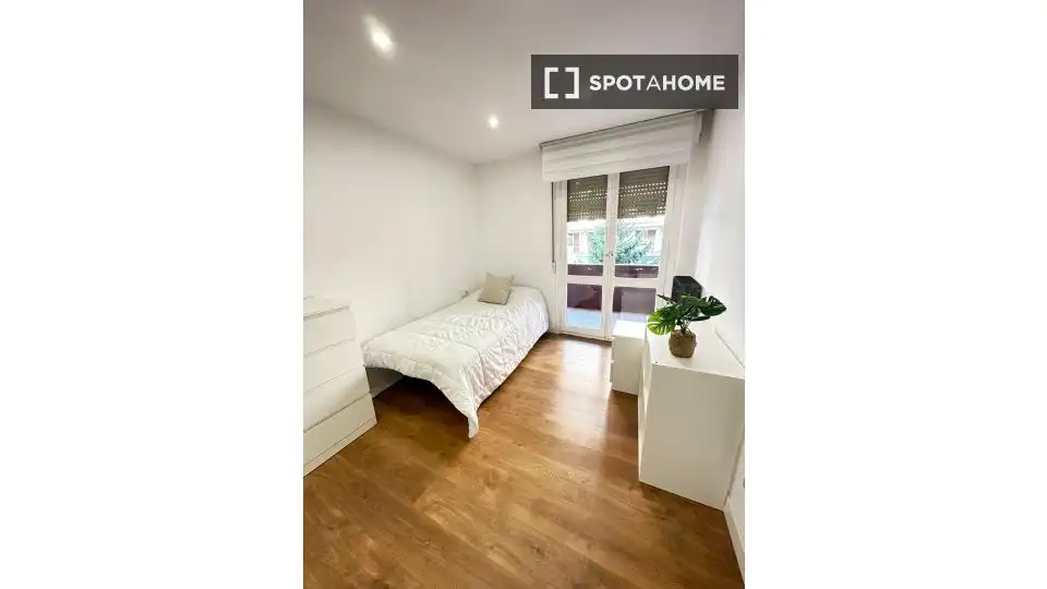 Room in Pamplona / Iruña, Navarra