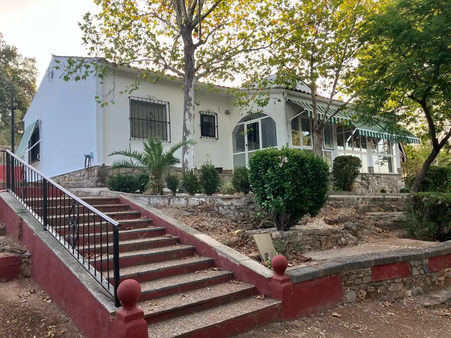 Vista exterior de Casa o xalet en venda en Cáceres amb Aire condicionat, Calefacció i Jardí privat