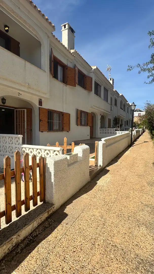 Vista exterior de Casa adosada en venda en Orihuela amb Moblat