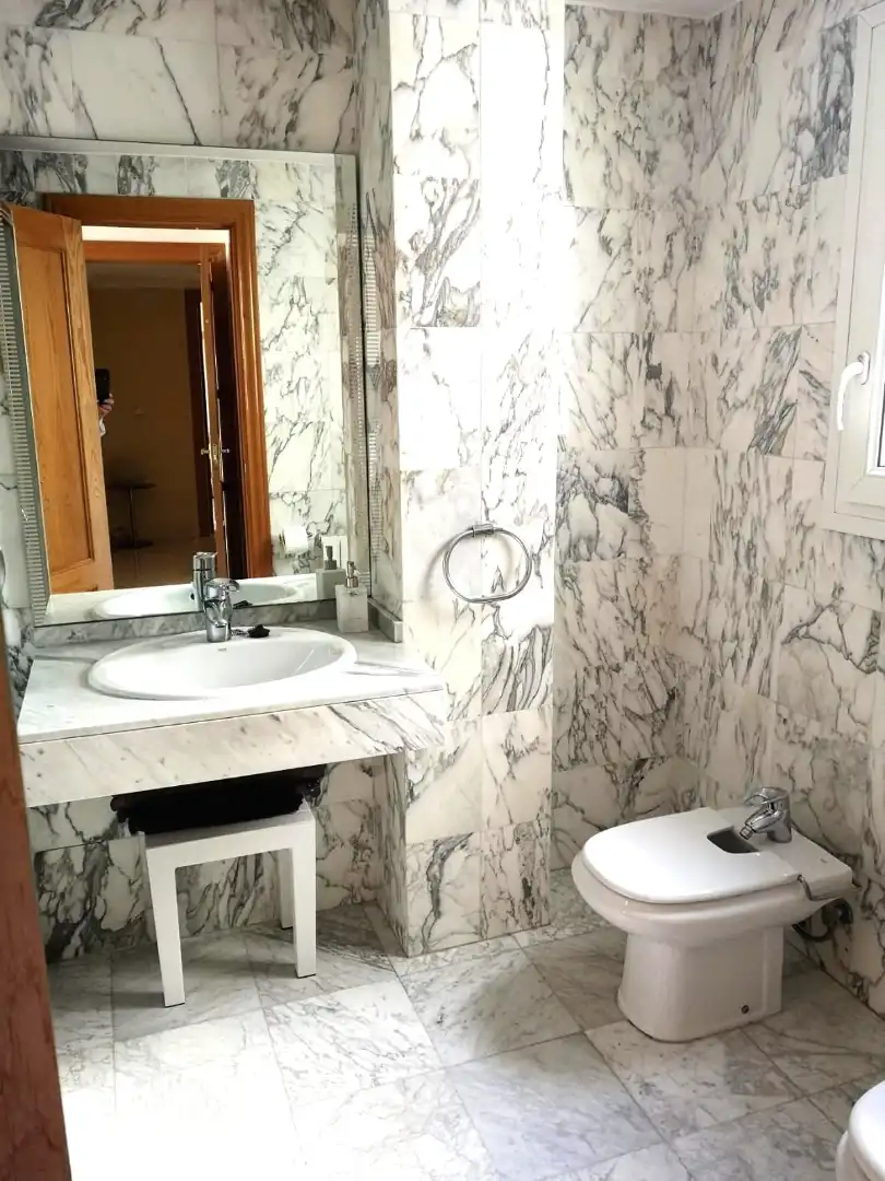 Baño de Piso en venta en Granada con Aire acondicionado, Calefacción y Amueblado