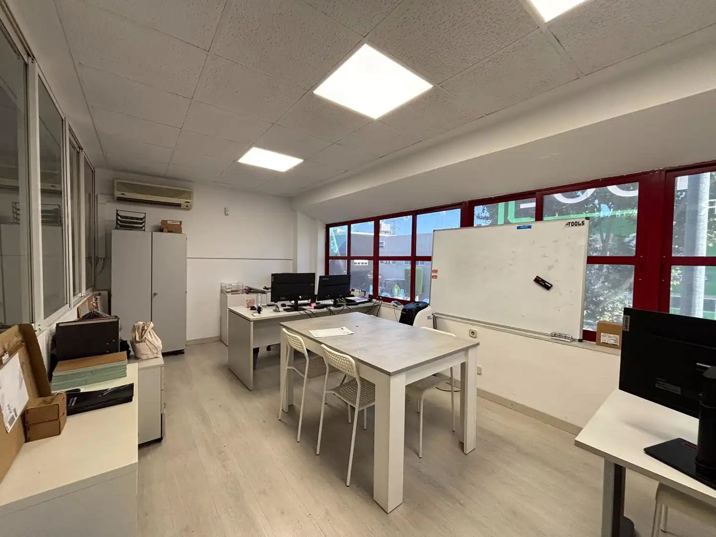 Industrial buildings for rent in Calle Belgrado, 3, Europolis