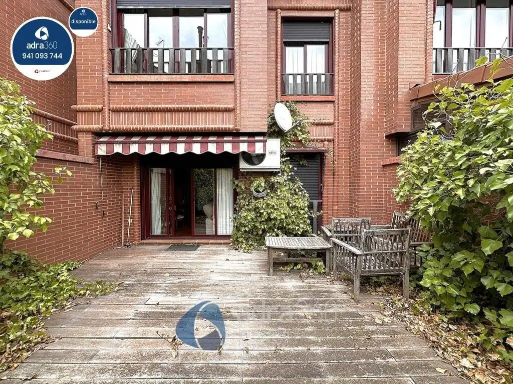 Vista exterior de Casa o chalet en venta en  Logroño con Aire acondicionado, Calefacción y Jardín privado