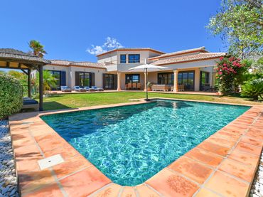 Detached house with pool for sale in Beniarbeig