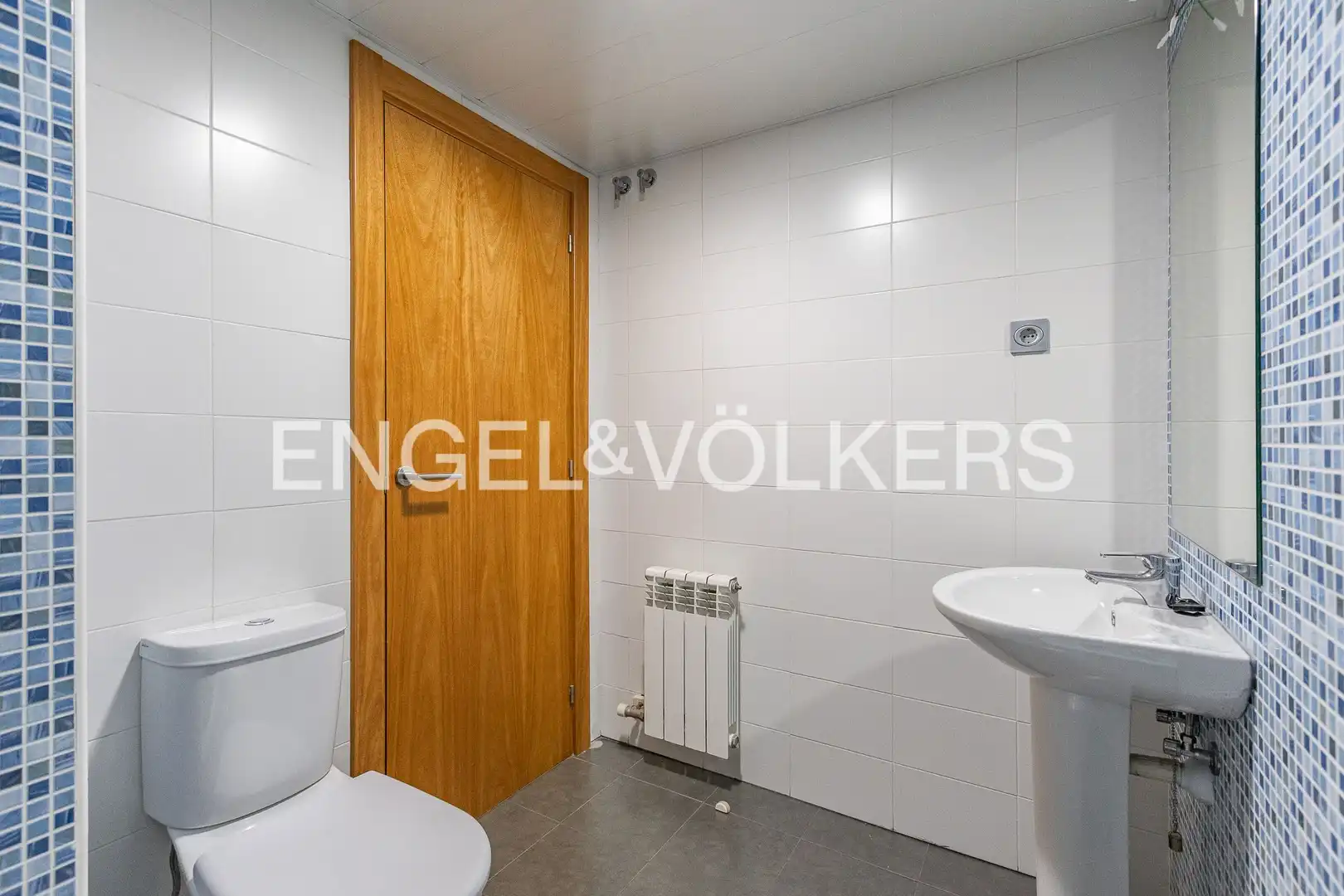 Baño de Piso en venta en Sabadell con Aire acondicionado, Calefacción y Jardín privado