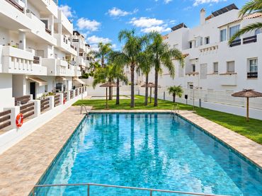 Apartamento con piscina en venta en Estepona Pueblo