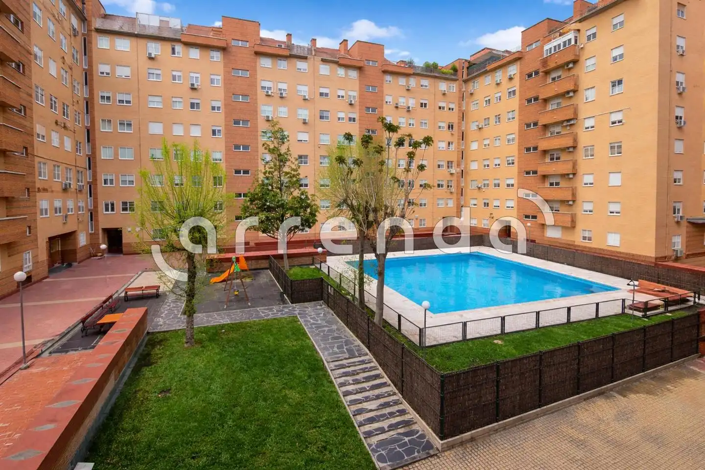 Swimming pool of Flat for rent in  Madrid Capital  with Air Conditioner, Heating and Parquet flooring