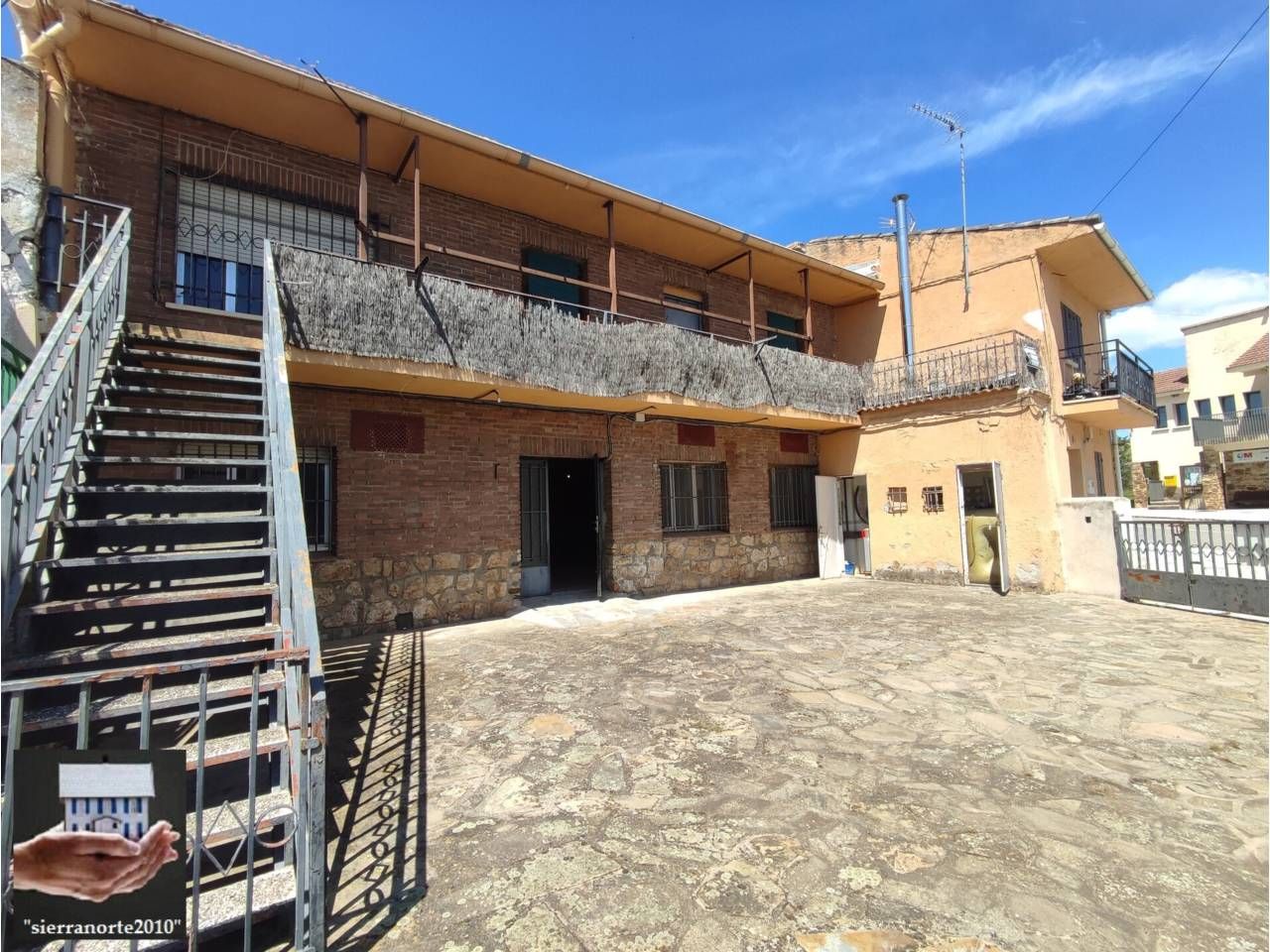 Vista exterior de Casa o xalet en venda en Piñuécar-Gandullas amb Calefacció
