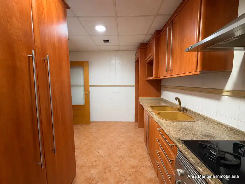 Cocina de Piso de alquiler en Valencia con Aire acondicionado, Calefacción y Horno