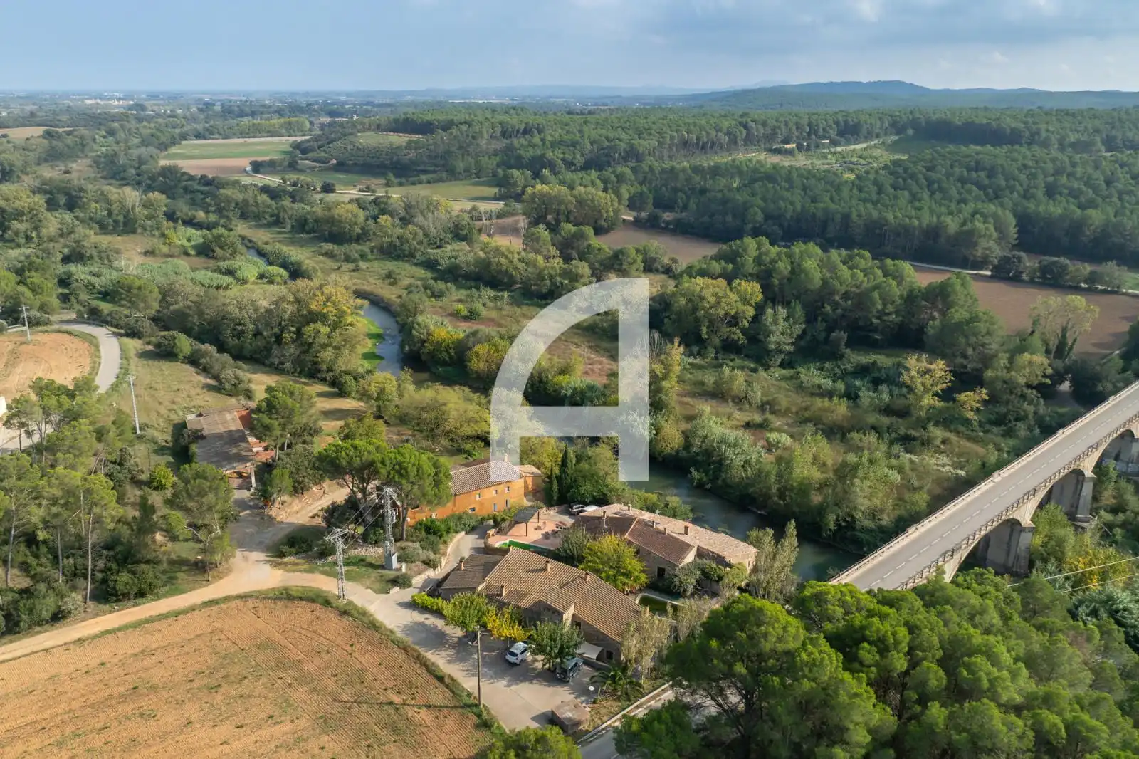 Finca rústica en venta en Sant Miquel de Fluvià con Calefacción, Piscina y Amueblado