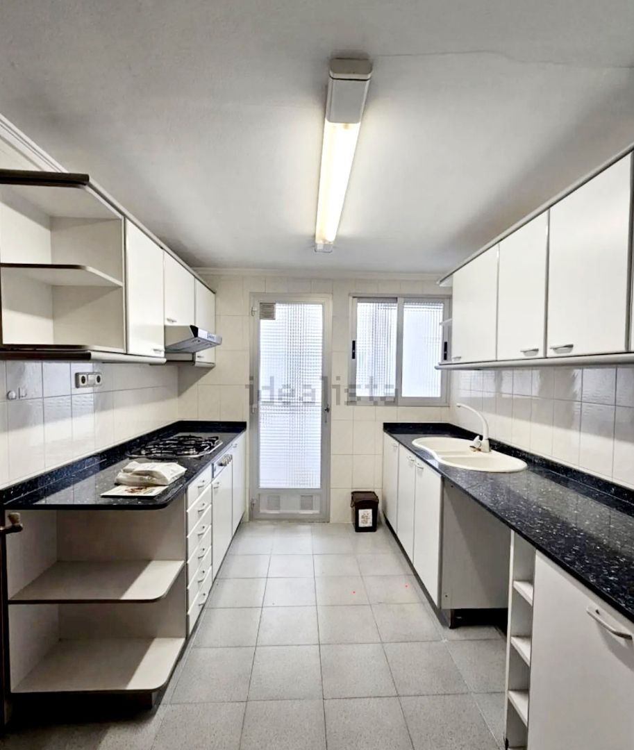 Cuina de Pis en venda en  Valencia Capital amb Aire condicionat, Terrassa i Balcó