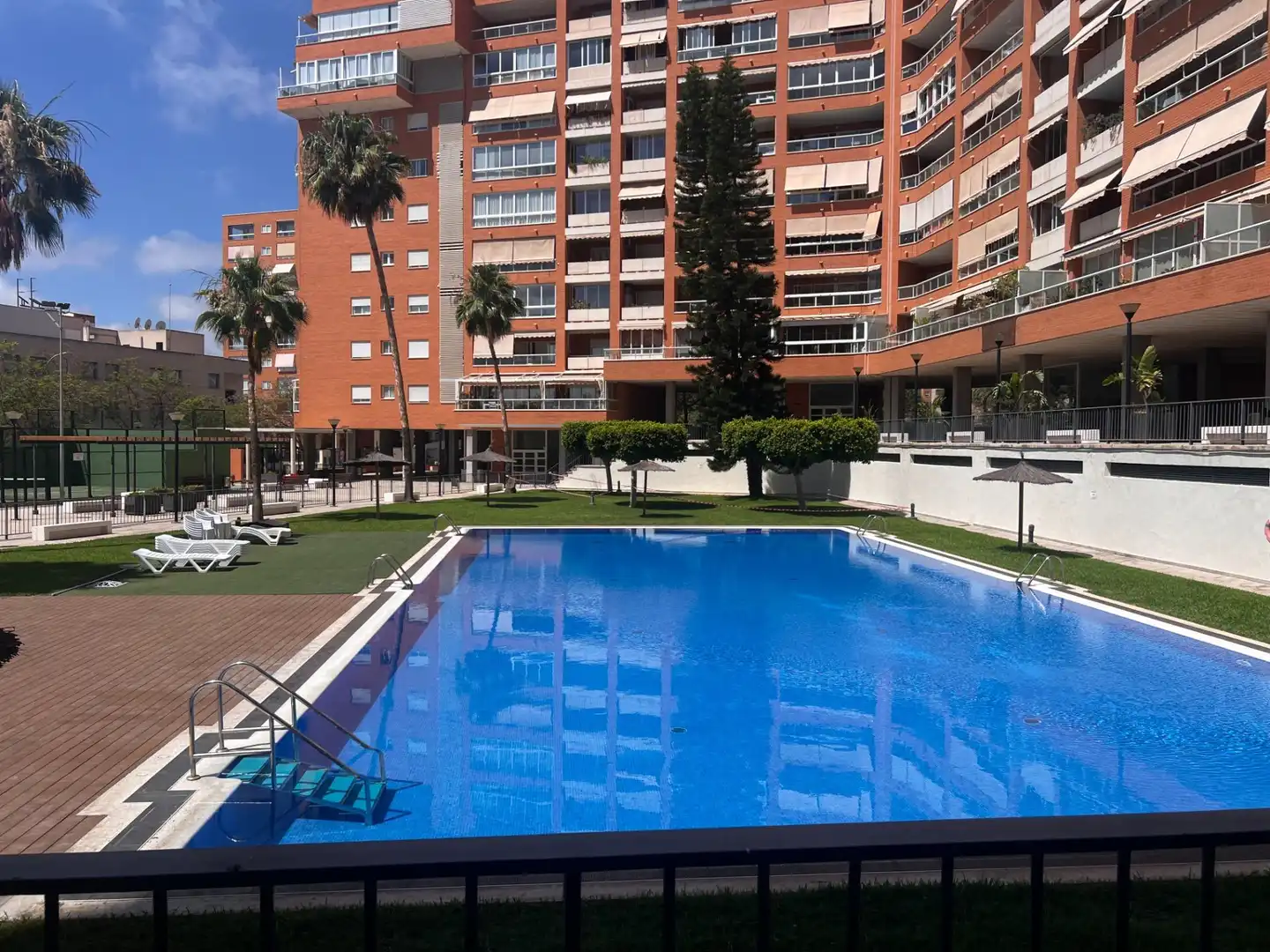 Piscina de Ático en venta en Alicante / Alacant con Aire acondicionado, Terraza y Piscina comunitaria