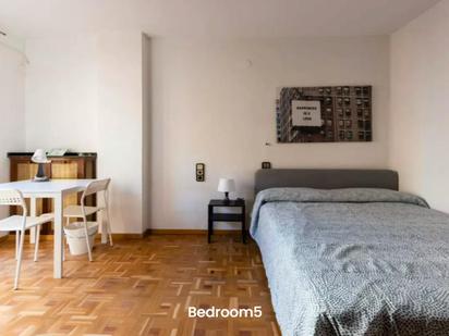 Bedroom of Flat to share in  Valencia Capital  with Air Conditioner, Washing machine and Balcony