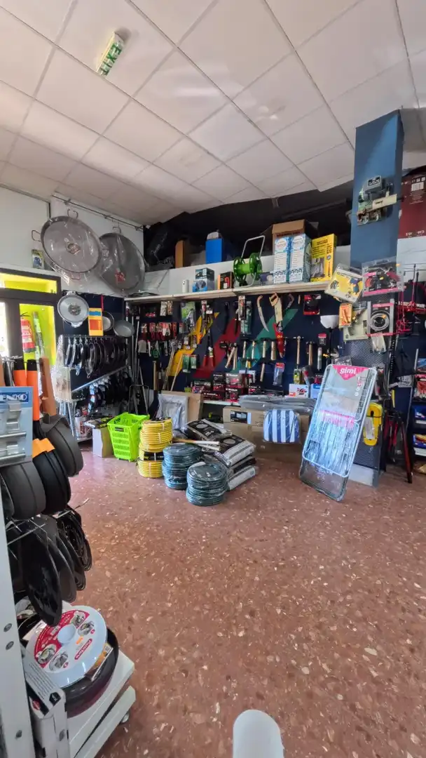 Local en venta en Chiva con Amueblado