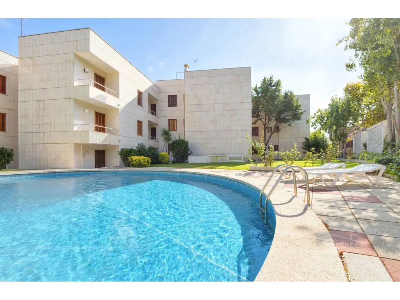 Piscina de Apartament en venda en Maó - Mahón amb Terrassa, Traster i Balcó