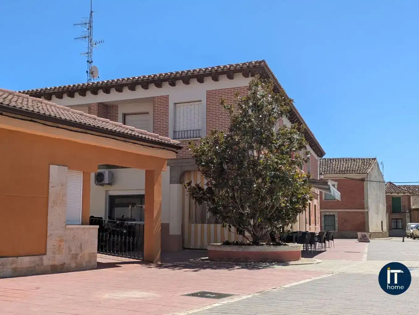 Vista exterior de Piso en venta en Villabrágima con Amueblado y Balcón