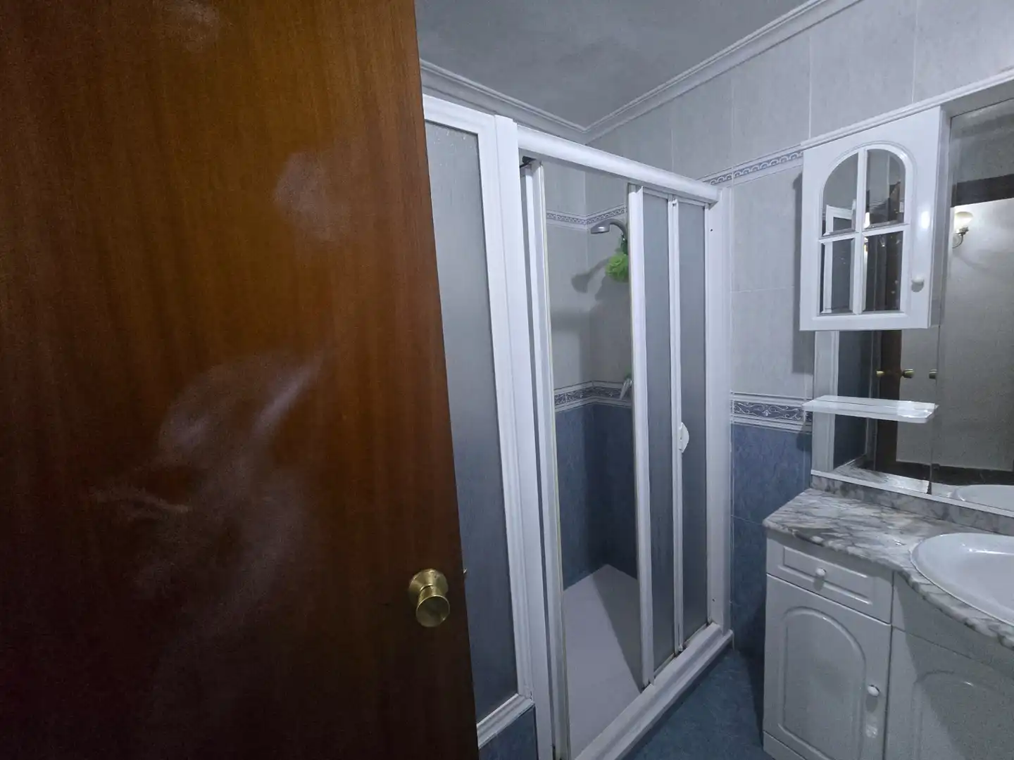 Baño de Piso en venta en Jaén con Terraza, Horno y Lavadora
