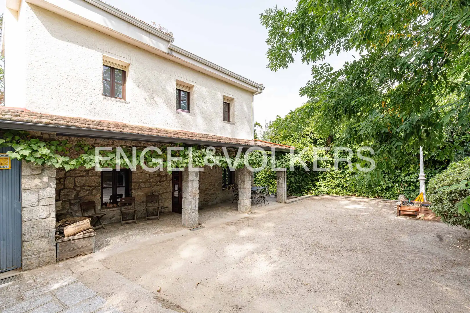 Vista exterior de Casa o xalet en venda en Galapagar amb Calefacció, Jardí privat i Terrassa