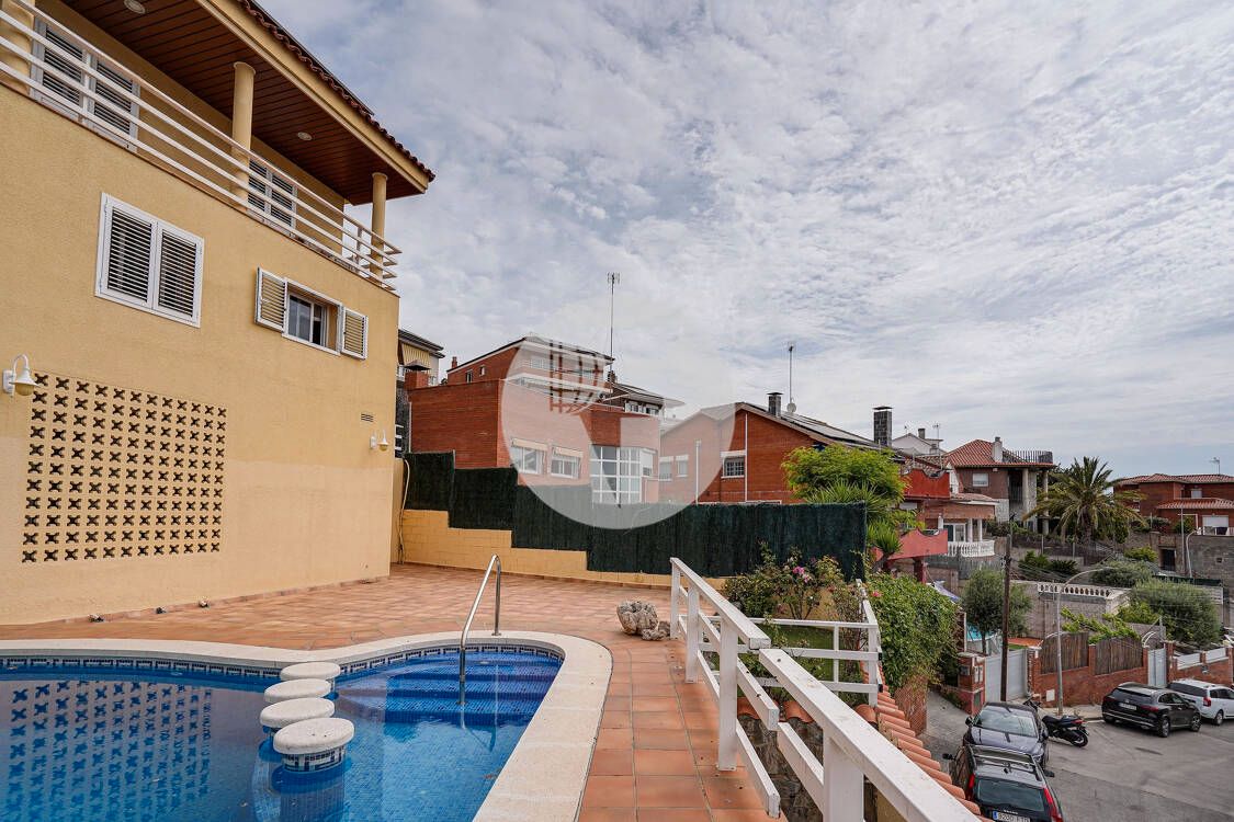 Piscina de Casa o chalet en venta en Viladecans con Aire acondicionado, Calefacción y Terraza