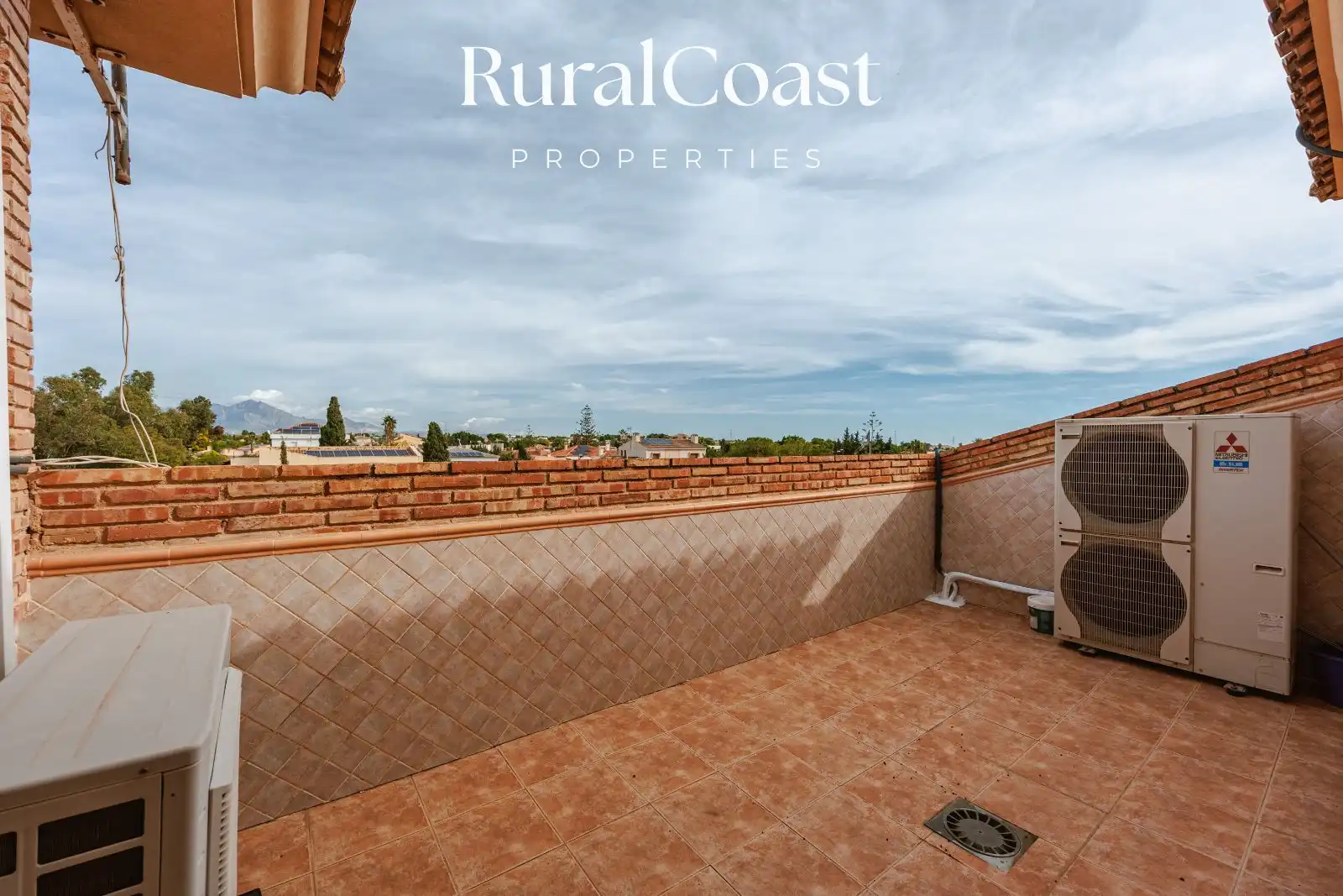 Vista exterior de Casa o xalet en venda en San Vicente del Raspeig / Sant Vicent del Raspeig amb Aire condicionat, Calefacció i Terrassa